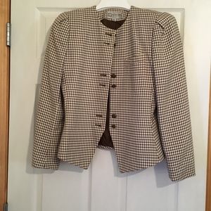 ATRIUM COLLECTION TAUPE & WHITE SUIT - SIZE 6/7